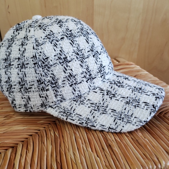 Karl Lagerfeld Signature Boucle Plaid Cap NEW! main image 5